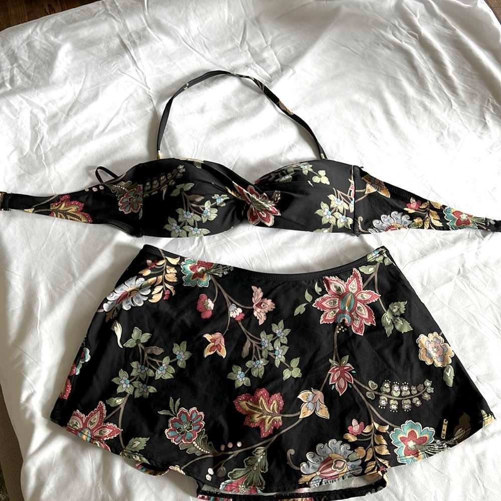 Liz Claiborne 2-piece Women’s Bathing Suit